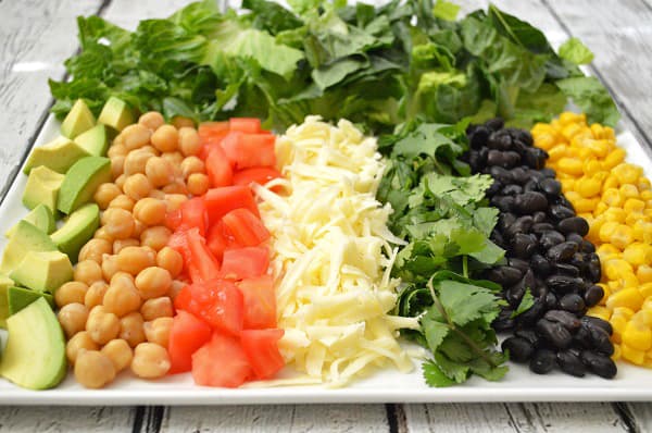 This Southwestern Salad makes a deliciously satisfying real food dinner for a family of four for under $5, with ingredients likely already in your fridge! :: DontWastetheCrumbs.com