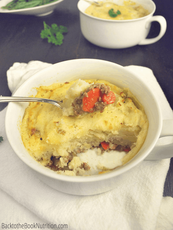 When you're looking for comfort food, nothing beats a classic shepherd's pie. Simple to make, easy to stock & frugal to boot - as low as $1.73 per serving!! :: DontWastetheCrumbs.com