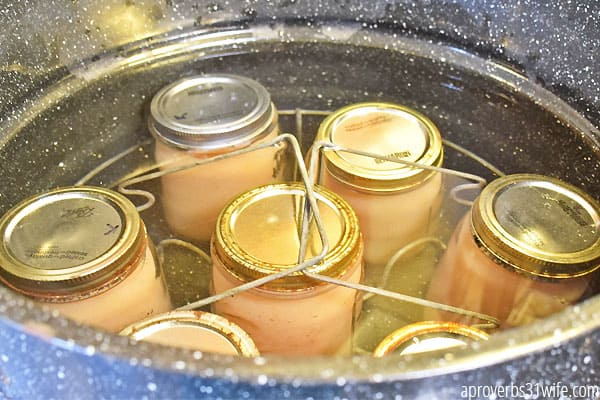 With a pressure canner, you can quickly and easily can your homemade applesauce
