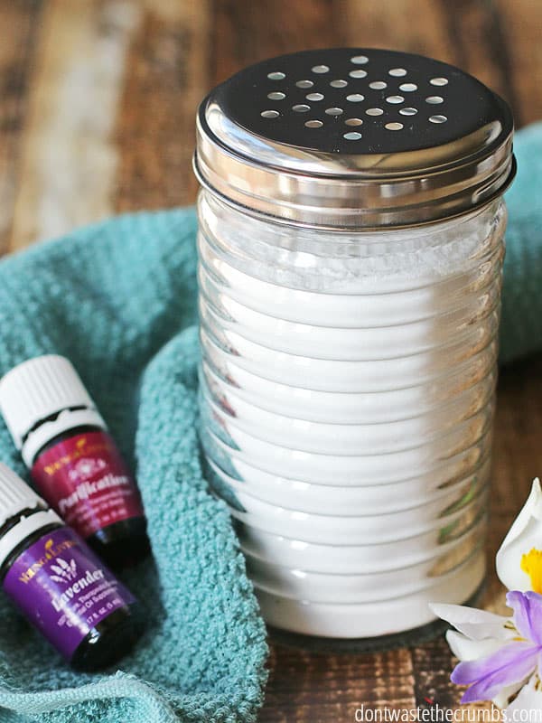 This all natural DIY homemade carpet deodorizer is amazing! It's easy to make, super simple to use, and leaves your home smelling fresh!