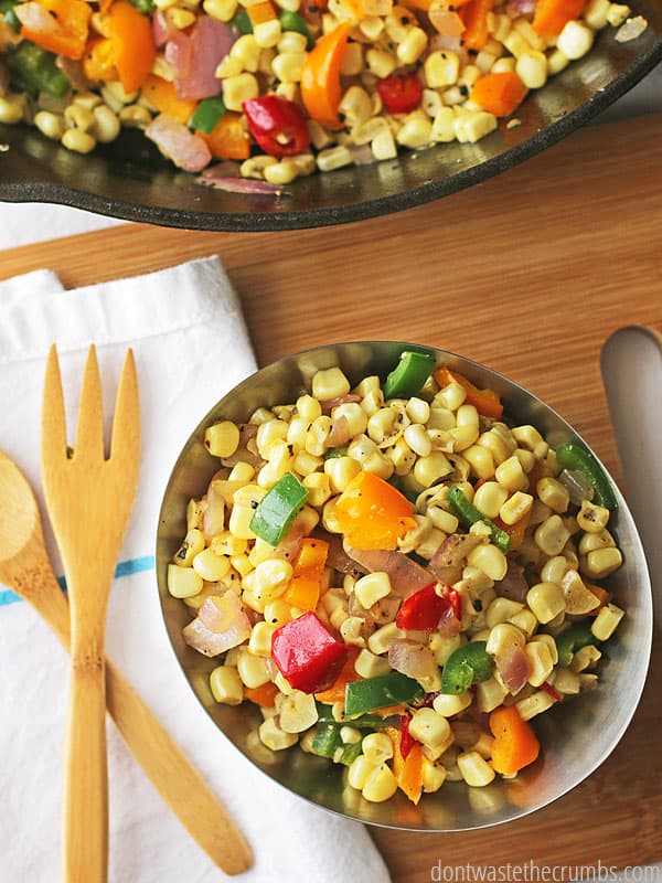 This delicious southwestern corn salad is easy on the wallet and takes little time to put together. Fuse spicy flavors of the south west together with delicious whole kernels of corn, sauteed with peppers, garlic and onion. Pairs great with anything bbq! :: DontWastetheCrumbs.com