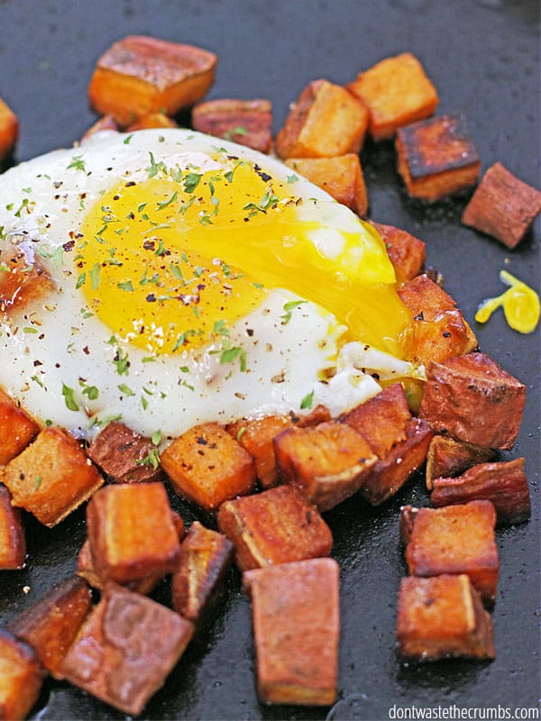 Sweet potato with egg for breakfast is super healthy and easy to make. The sweet flavors from the sweet potatoes mixing with the savory flavor of the egg is absolutely delicious!