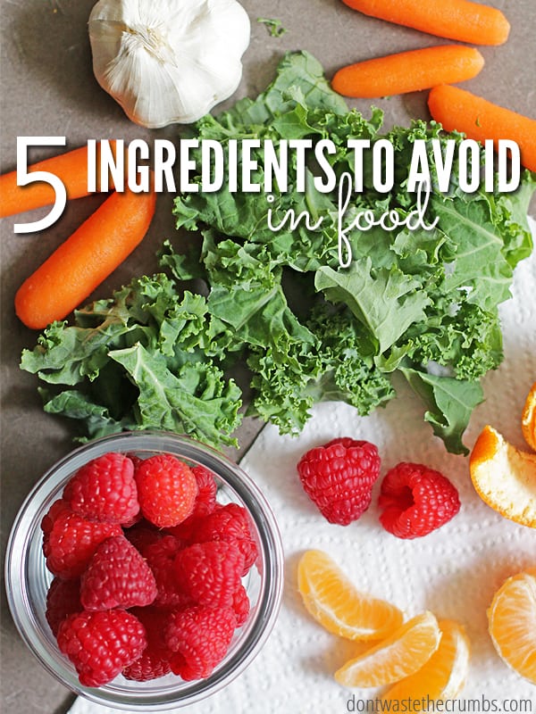 If you're trying to eat healthier, you need to know the 5 ingredients to avoid in food. Some are known to cause cancer and even cause brain disorders! This articles comes with a free printable too so you can stick it on the fridge or in your purse to help you while shopping. These ingredients to avoid in food are in so many items, but I definitely don't want my kids eating this stuff! :: DontWastetheCrumbs.com