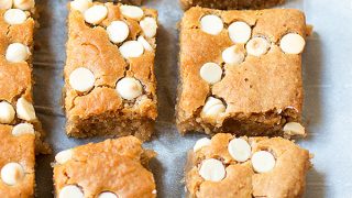 Naturally sweetened recipe for delicious white bean blondies - my kids love it! Baking with beans instead of flour adds protein to this healthy dessert. :: DontWastetheCrumbs.com
