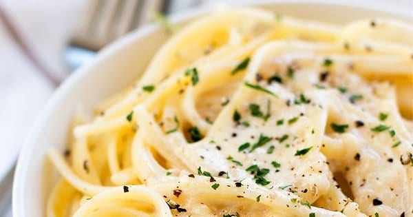 How to Make Alfredo Sauce from Scratch (15 Minute Recipe + Video)