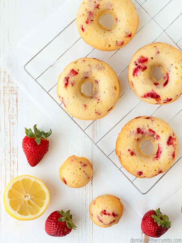 Strawberry lemonade donuts? With lemon glaze? AND THEY ARE HEALTHY? Where have these been all my life!