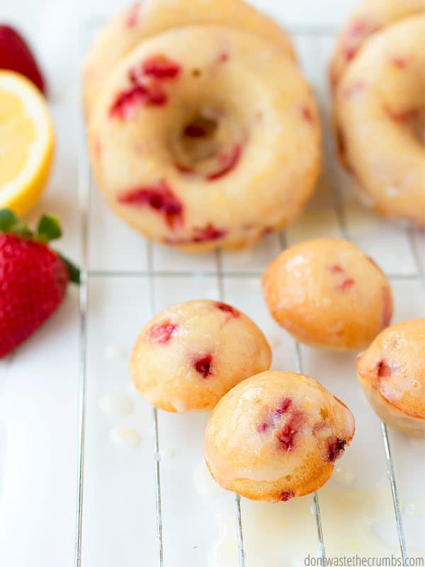 Bring back saturday morning donuts with this easy recipe! Strawberry lemonade donuts bring the flavors of summer without the junk.