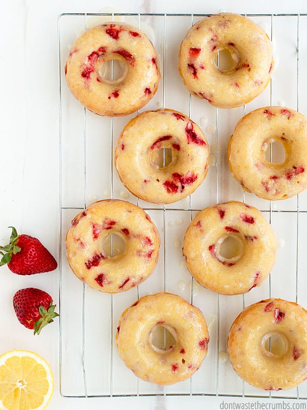 The flavors of summer jump out in these strawberry lemonade donuts! So delicious AND healthy!