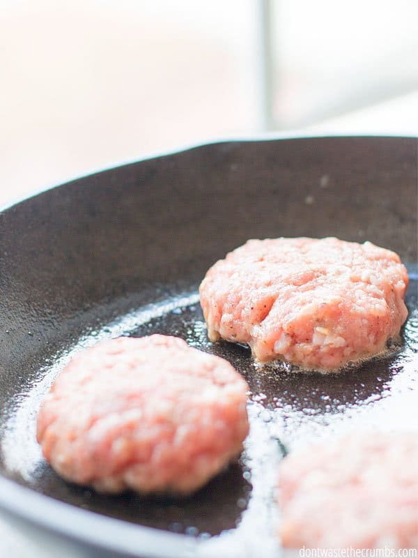 Need an easy make-ahead breakfast? Homemade breakfast sausage recipe to the rescue! Simple and healthy, this recipe needs to make your nest meal plan.