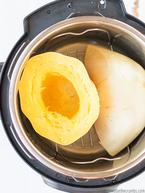 Instant Pot spaghetti squash is so easy it's almost like I'm not even cooking dinner! 