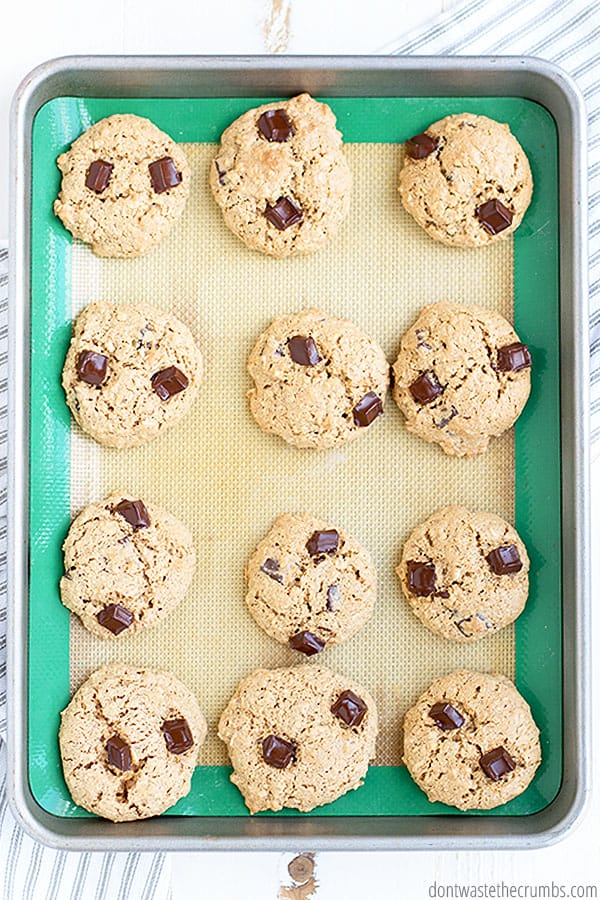 Chewy Chocolate chip oatmeal cookies