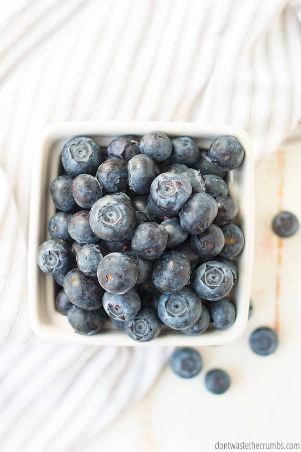 How to freeze blueberries for smoothies