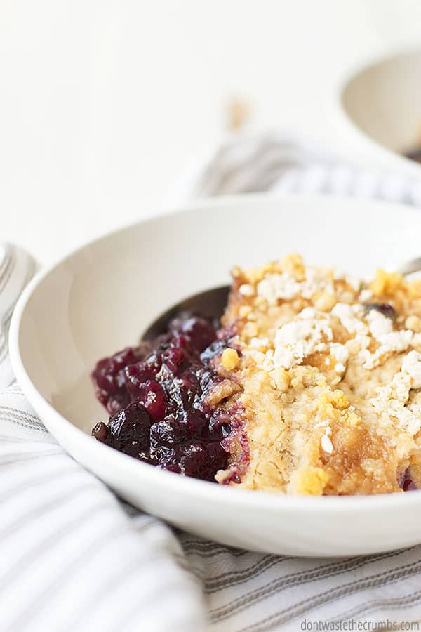 How to make blueberry cobbler with cake mix / Bisquick