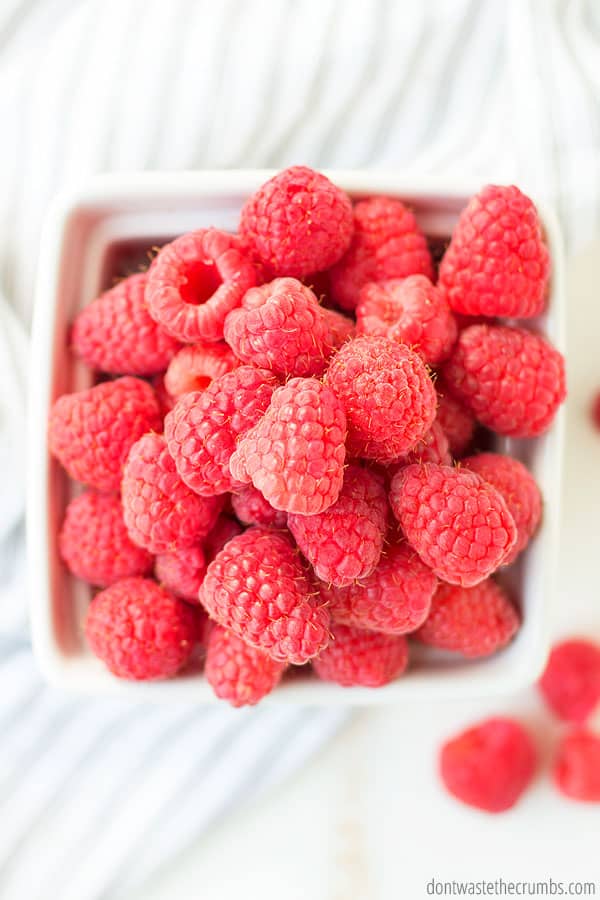 Overview of a bowl of fresh raspberries.