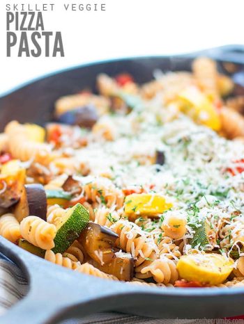 Super easy 20-minute recipe for Skillet Pizza Veggie Pasta that makes vegetables taste like pizza! This vegetarian recipe is versatile and can be made with seasonal veggies from your garden, gluten-free, or even dairy-free! :: DontWastetheCrumbs.com