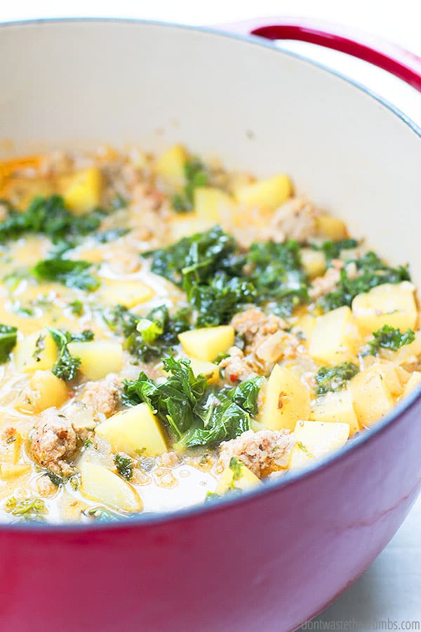 This Zuppa Toscana Soup is made with sausage, potatoes and kale – Perfect for lovers of Italian flavors.