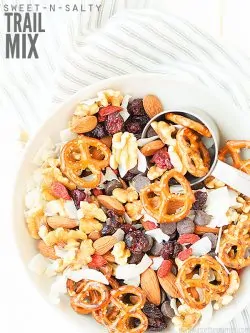 An easy recipe for the best homemade trail mix that's high in protein, with the perfect balance of sweet and salty. Made with simple & healthy ingredients. :: DontWastetheCrumbs.com