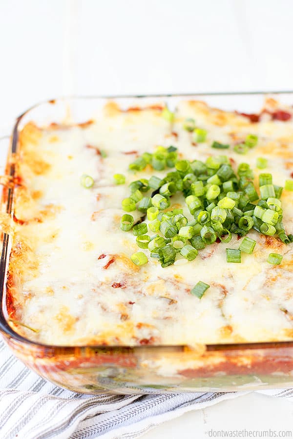 This easy and healthy baked ziti recipe is so nutritious and delicious. A perfect warm winter meal for the family. Topped with some chopped chives sprinkled on top.