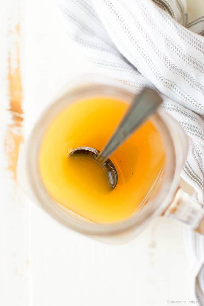 Stir all of the ingredients in order to get this healthy apple cider vinegar detox elixir.