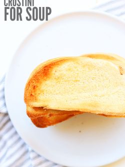 Tired of plain bread served with soup? Try this simple and frugal recipe and make the perfect crostini. In less than 15 minutes you’ll have delicious little toasts and turn boring soup into a full meal!